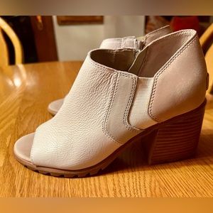 Sorel Beige & Tan Peep-Toe Cutout Block Heel Booties
